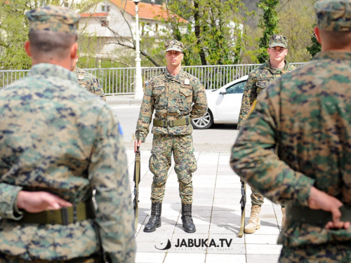 Treba li BiH ponovno uvesti obavezni vojni rok?