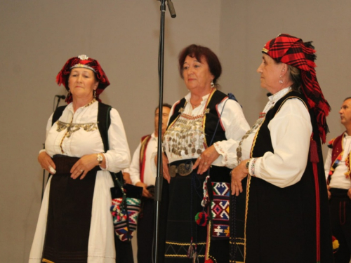 FOTO: U Prozoru održana večer folklora