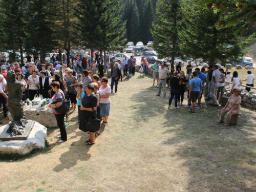 FOTO: Na Vran planini služena misa za poginule duvandžije