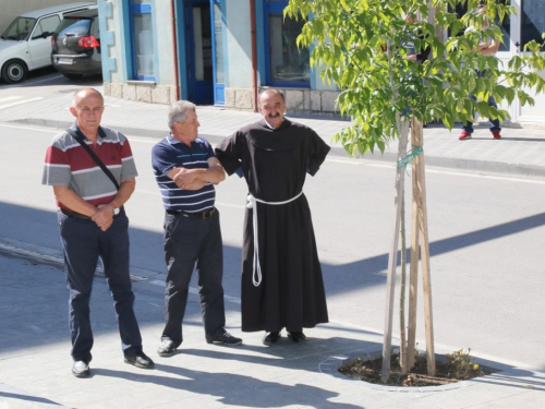 FOTO: Polaganjem vijenaca i svečanom sjednicom započelo obilježavanje Dana općine