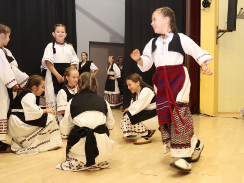 FOTO: Večer folklora u Prozoru: HKUD-ovi ''Rama'' i ''fra Petar Bakula'' oduševili publiku