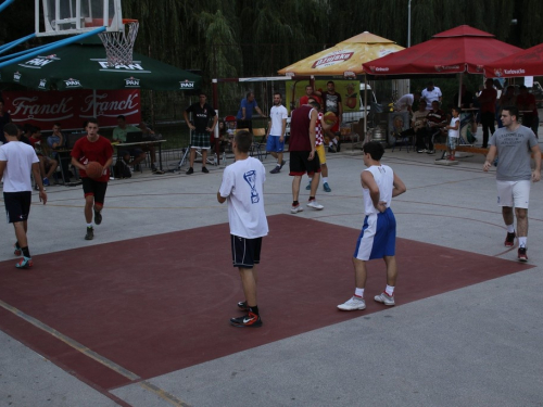 FOTO: Počeo turnir u uličnoj košarci "Streetball Rama 2016."