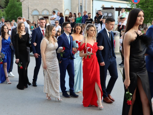 FOTO/VIDEO: Matura 2022. - Defile mladosti na ulicama Prozora