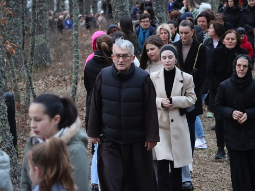 FOTO: Put križa kroz fratarski gaj na Šćitu