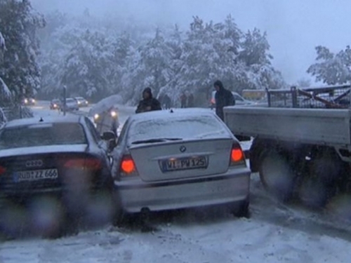 Njemačka: Snijeg izazvao kolaps na putevima