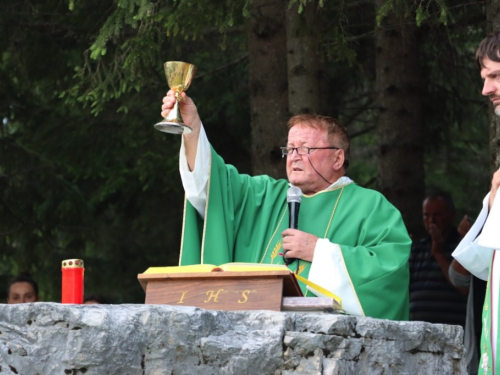 FOTO/VIDEO: Na Vranu služena sv. misa za poginule duvandžije