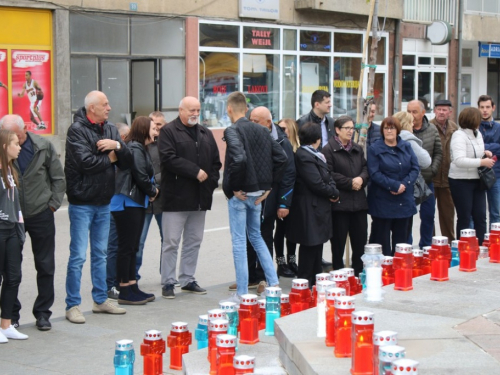 FOTO: Povodom Svih svetih u Prozoru zapaljene svijeće za poginule i preminule branitelje