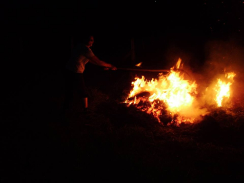 FOTO: Paljenjem svitnjaka Rama dočekuje sv. Ivu