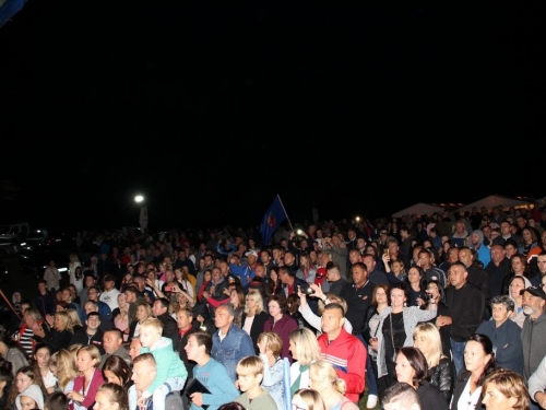 FOTO: U etno selu Remić održan veliki koncert Mate Bulića i prijatelja