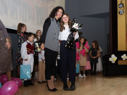 FOTO: Ines Markešić i Magdalena Zadro pobjednice dječjeg festivala ''Mala Rama 2024.''