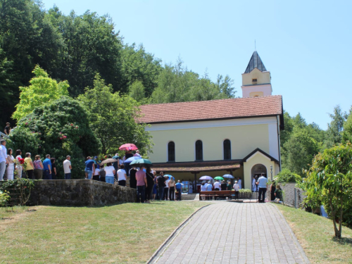 FOTO: Na Uzdolu svečano proslavljen sv. Ivo, patron župe