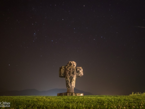 FOTO: Kiša meteora iznad Ramskog križa