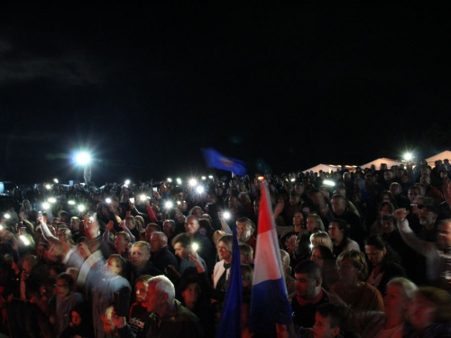 FOTO: U etno selu Remić održan veliki koncert Mate Bulića i prijatelja