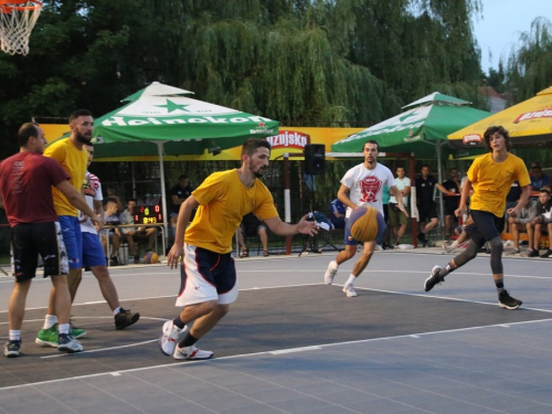 FOTO: Druga večer Streetball turnira u Prozoru