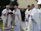 FOTO: Mons. dr. Pero Sudar blagoslovio novi križ i spomenik Stjepanu Džalti na Uzdolu