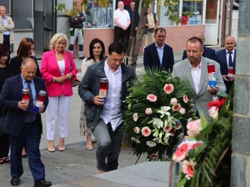 FOTO: Polaganjem vijenaca i svečanom sjednicom započelo obilježavanje Dana općine