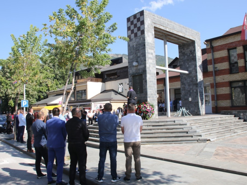 FOTO: Polaganjem vijenaca i svečanom sjednicom započelo obilježavanje Dana općine