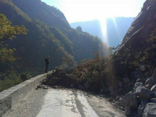 Zbog odrona na dionici M16.2 Jablanica - Prozor obustavljen promet