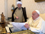 Veleposlanik Irana poklonio Papi plaketu s izjavama vođe Islamske revolucije o Isusu