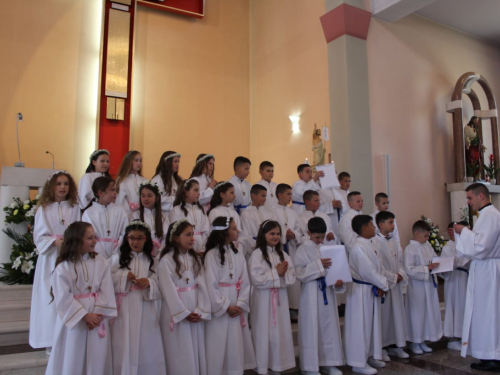 FOTO: Prva sveta pričest u župi Prozor