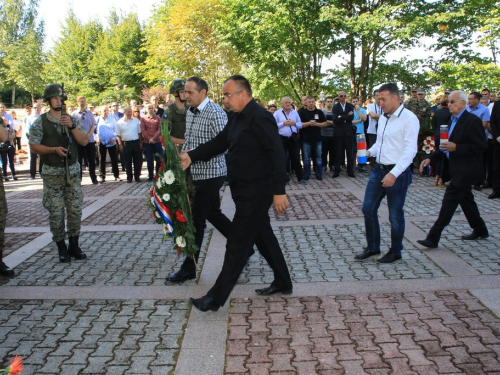 FOTO/VIDEO: Na Uzdolu obilježena 22. obljetnica stravičnog pokolja nad Hrvatima