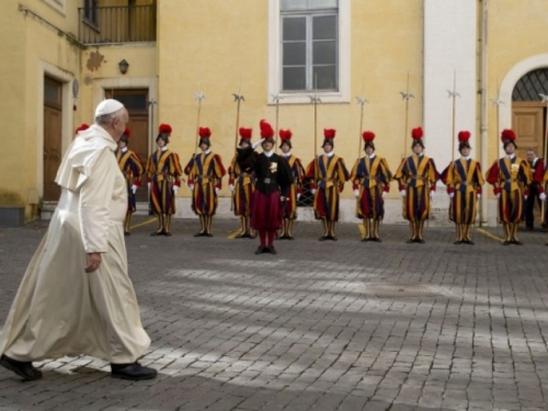 Vatikan na oprezu: Spremni smo obraniti Papu