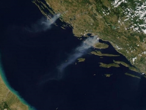 NASA: Požar na Mosoru i Vranskom jezeru vidi se iz svemira