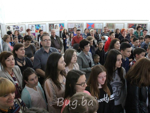 Galerija Kulturno sportskog centra Bugojno obasjana mladim i nasmijanim licima