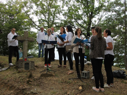 FOTO: Na Pomenu otkrivena spomen-ploča dvojici poginulih branitelja iz Rame