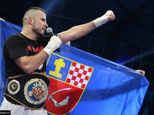 Beljo se vraća u ring protiv rumunjskog boksača Macoveija