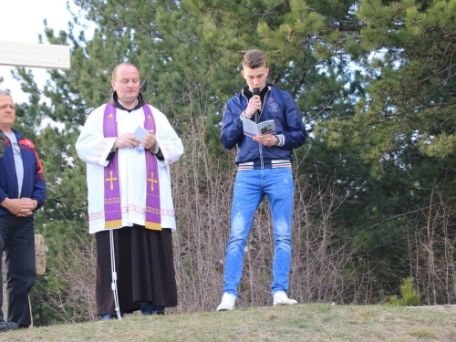 FOTO: Ramski put križa na brdo Gračac