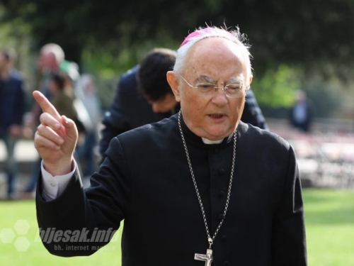 Nadbiskup Hoser u bolnici, nalazi se u teškom stanju