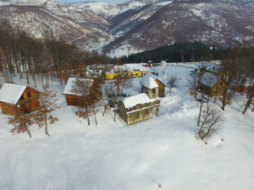 Dočekajte Novu godinu u Etno selu Remić