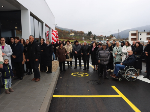 FOTO/VIDEO: Svečano otvoren prodajni centar Baković u Ripcima