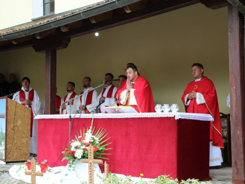 FOTO: Obilježena 32. obljetnica stradanja Hrvata na Uzdolu