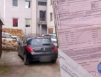 Parkirao ispred vlastite garaže, policija mu napisala kaznu za nepropisno parkiranje