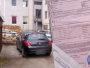 Parkirao ispred vlastite garaže, policija mu napisala kaznu za nepropisno parkiranje