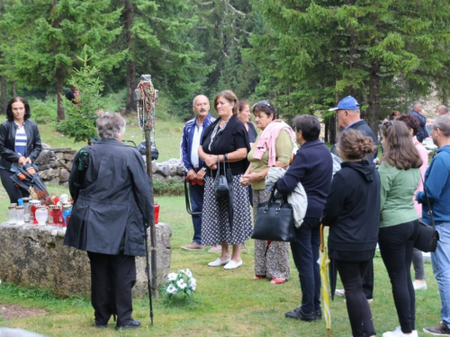 FOTO/VIDEO: Na Vranu služena sv. misa za poginule duvandžije