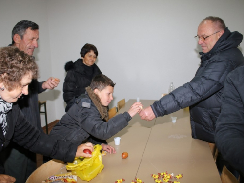 FOTO/VIDEO: Na Orašcu održan turnir u tucanju jaja