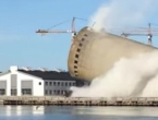 Greška u rušenju silosa u Danskoj, toranj zdrobio susjednu zgradu