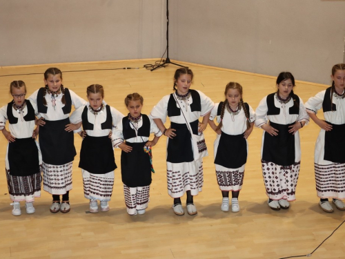 FOTO/VIDEO: Škola folklora u Prozoru koncertom predstavila svoj rad