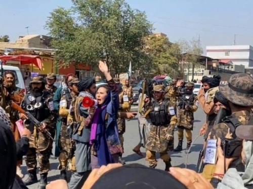 Žene prosvjedovale na ulicama Kabula, novinarke privedene i pretučene