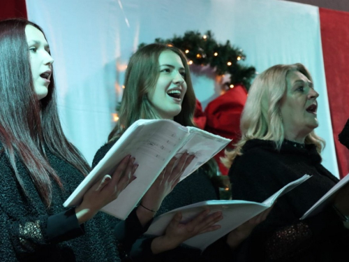 FOTO: Božićni koncert u Prozoru ''Narodi nam se Kralj nebeski''