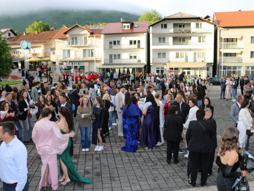 FOTO: Matura 2025. - Defile mladosti na ulicama Prozora