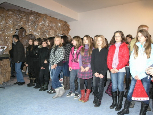 Održana Božićna priredba OŠ "fra Jeronim Vladić"