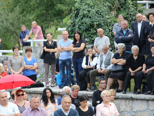 FOTO/VIDEO: Na Uzdolu obilježena 23. obljetnica stravičnog pokolja nad Hrvatima