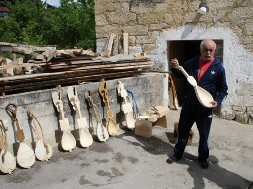 FOTO/VIDEO: Ramski majstor za gusle - Ivan Franjušić