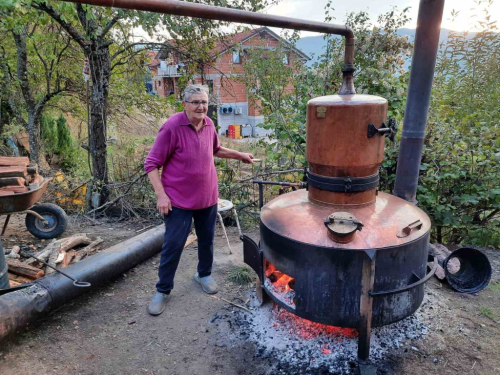 Krenula sezona pečenja ramske šljivovice