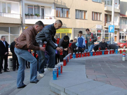 Povodom Svih svetih u Prozoru zapaljene svijeće za poginule i preminule branitelje