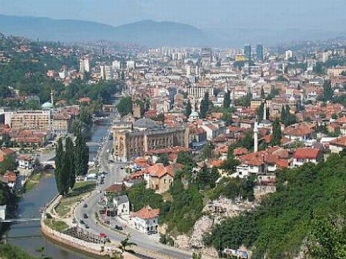 Sarajevo: Otac nosio blizanke, spotaknuo se i pao, jedna beba umrla